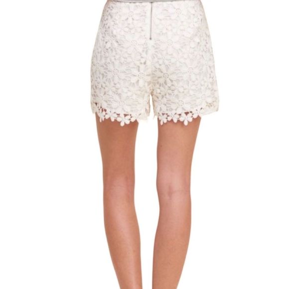 Hollister High Rise Lace Off White Shorts with Zip Closure Sz 9 - Picture 7 of 8